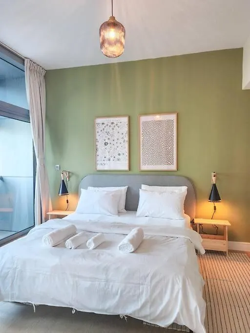 Next To Metro 1Bed With Panoramic Lake View Dubai United Arab Emirates